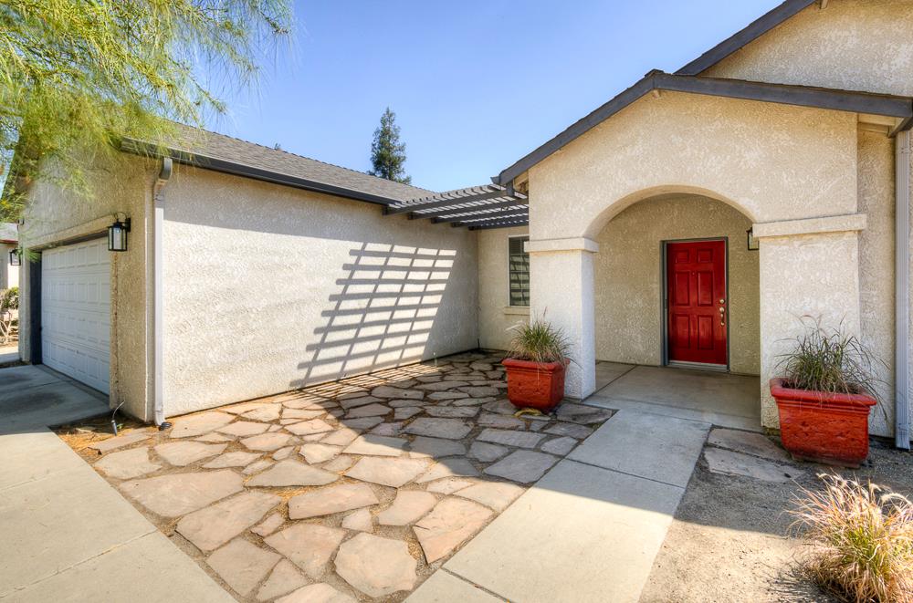 684 W Orange St, Kingsburg, CA 93631