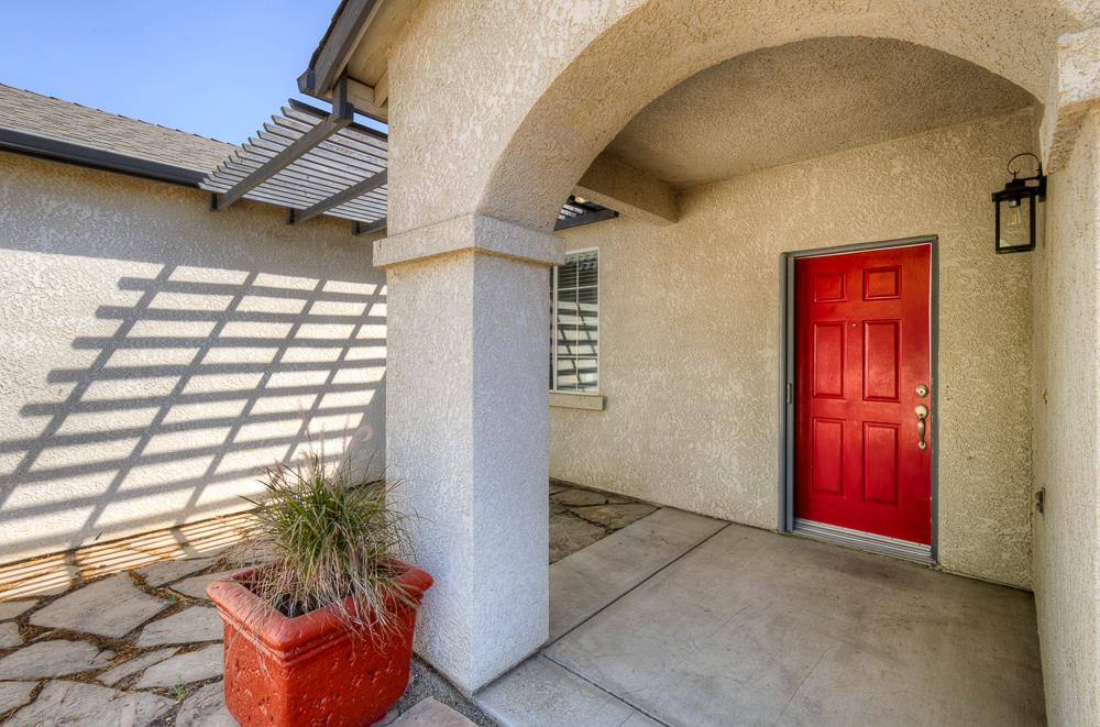 684 W Orange St, Kingsburg, CA 93631