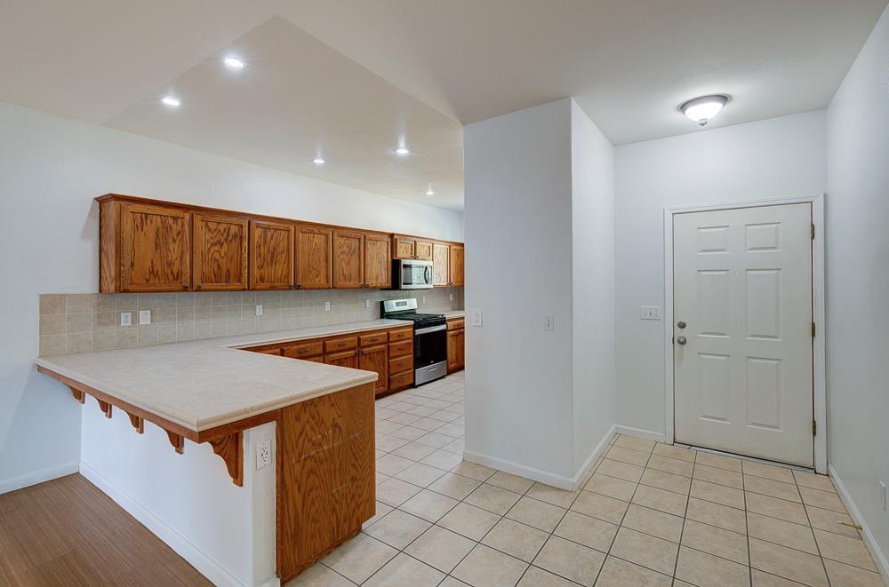 684 W Orange St, Kingsburg, CA 93631