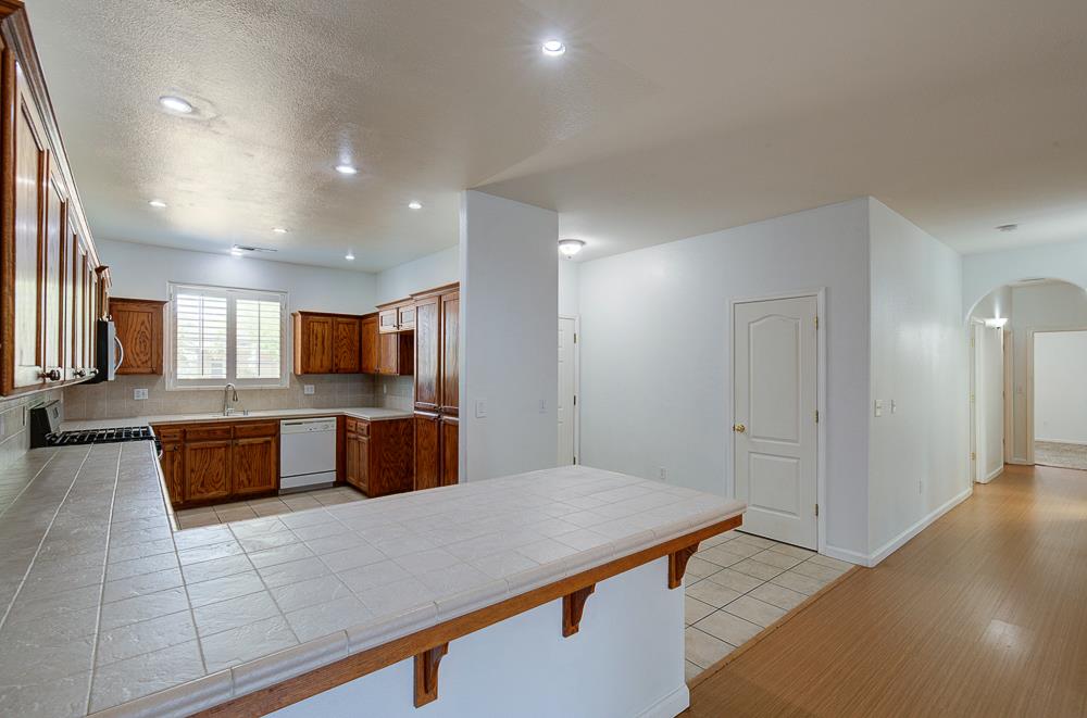 684 W Orange St, Kingsburg, CA 93631