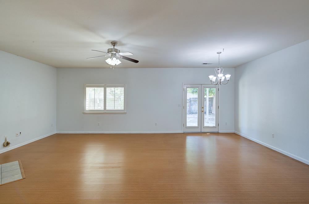684 W Orange St, Kingsburg, CA 93631