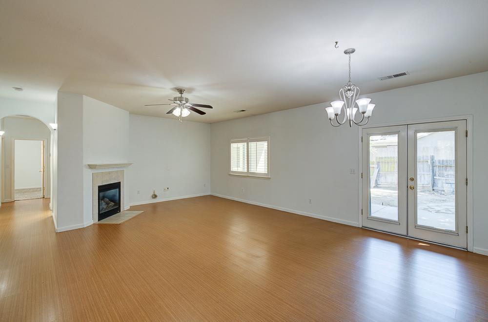 684 W Orange St, Kingsburg, CA 93631