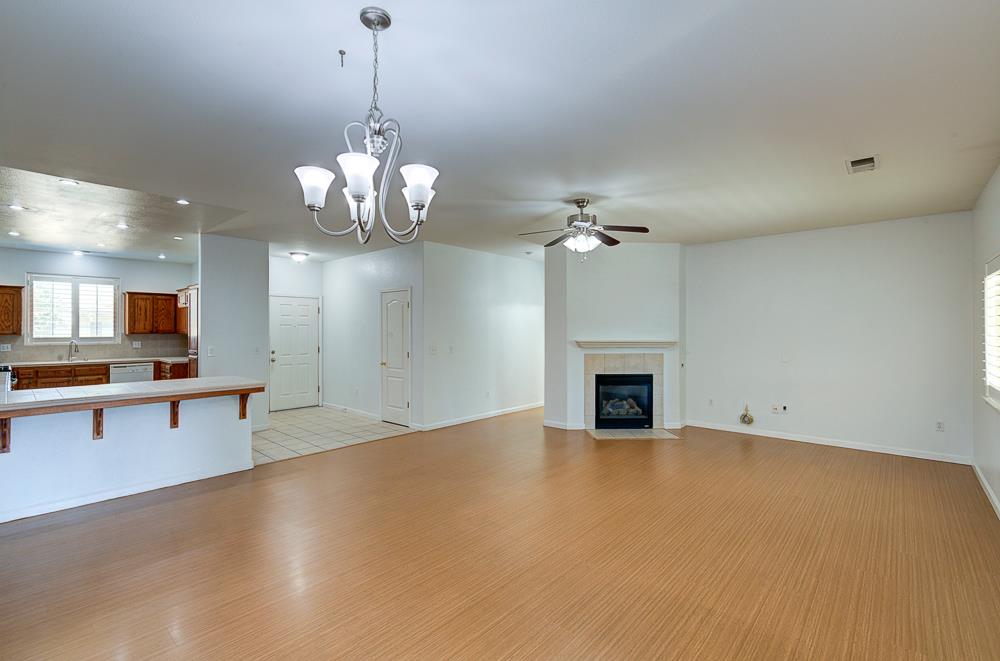 684 W Orange St, Kingsburg, CA 93631