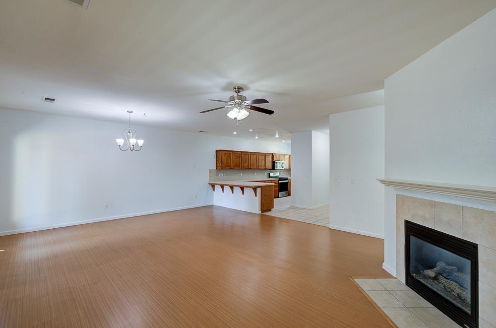 684 W Orange St, Kingsburg, CA 93631