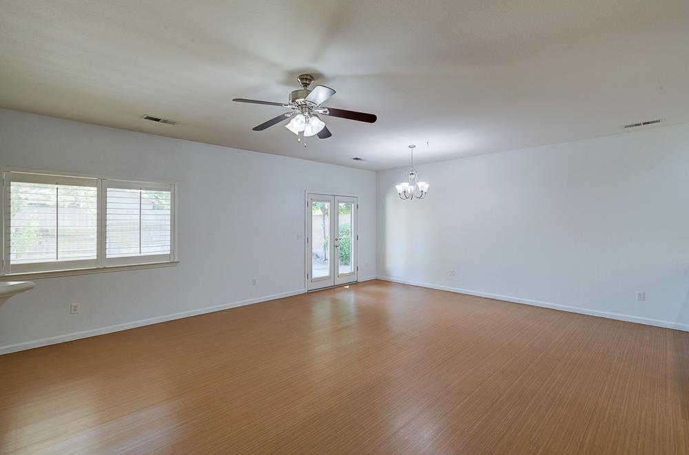 684 W Orange St, Kingsburg, CA 93631