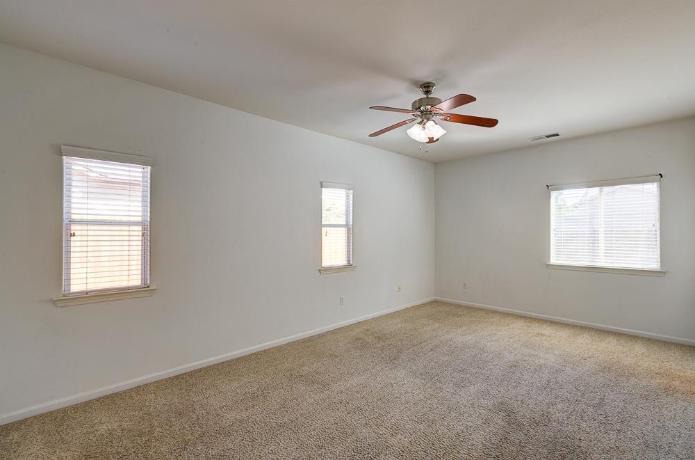 684 W Orange St, Kingsburg, CA 93631