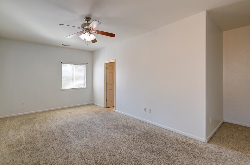 684 W Orange St, Kingsburg, CA 93631