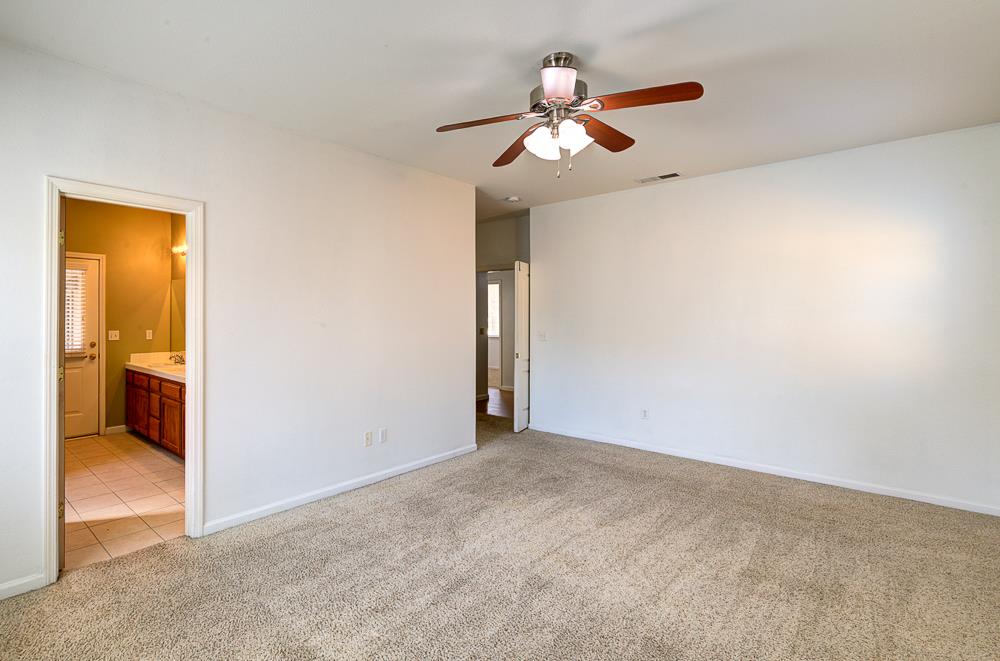 684 W Orange St, Kingsburg, CA 93631