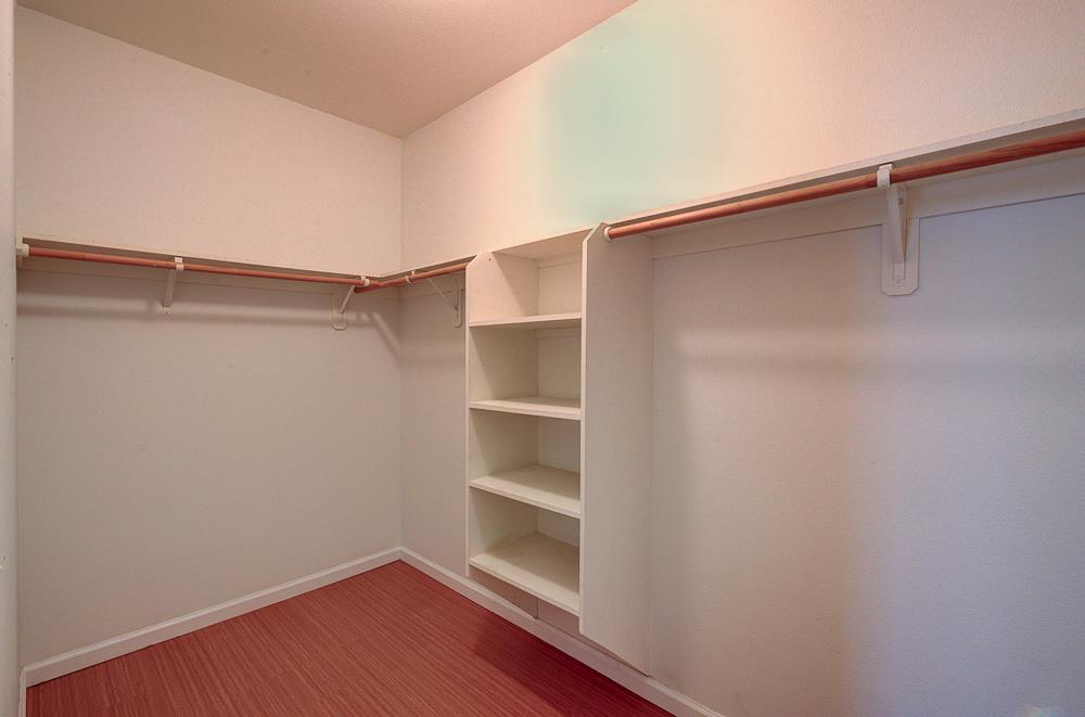 684 W Orange St, Kingsburg, CA 93631