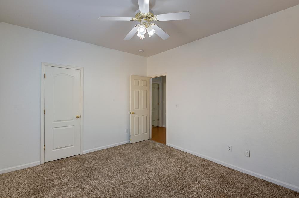 684 W Orange St, Kingsburg, CA 93631