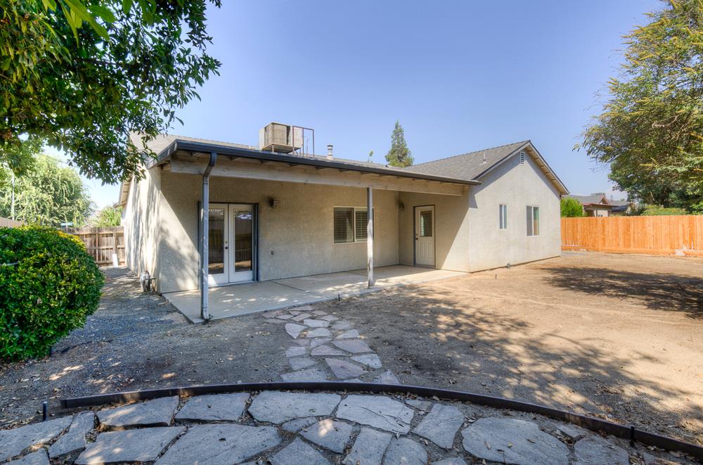 684 W Orange St, Kingsburg, CA 93631