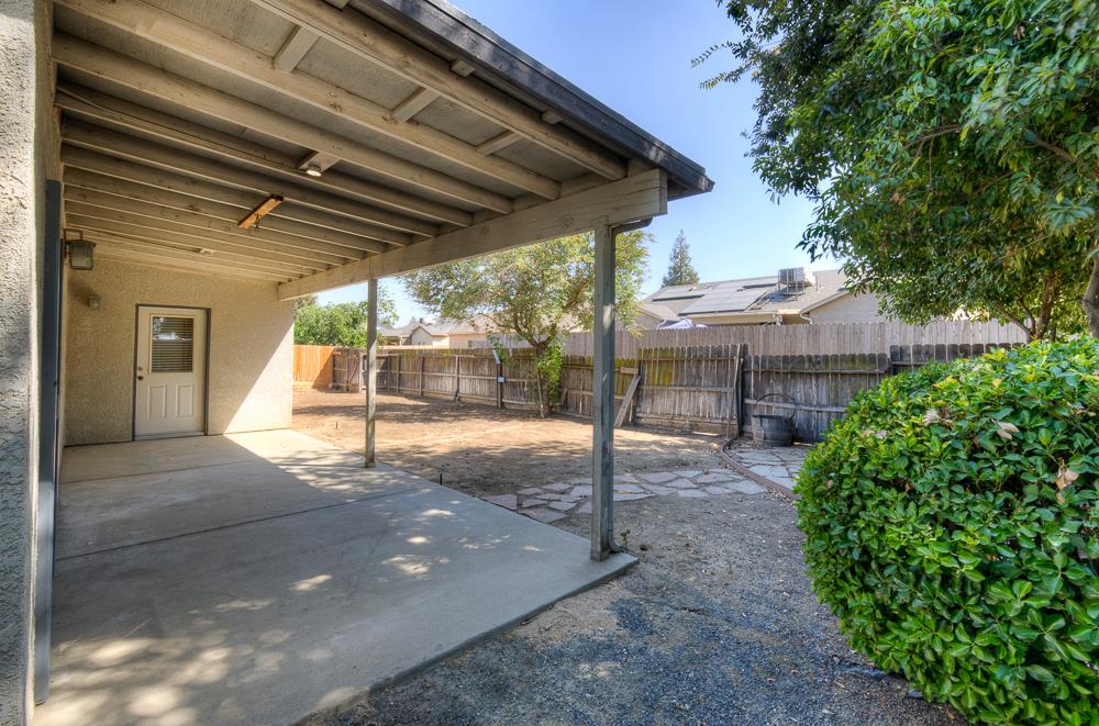 684 W Orange St, Kingsburg, CA 93631