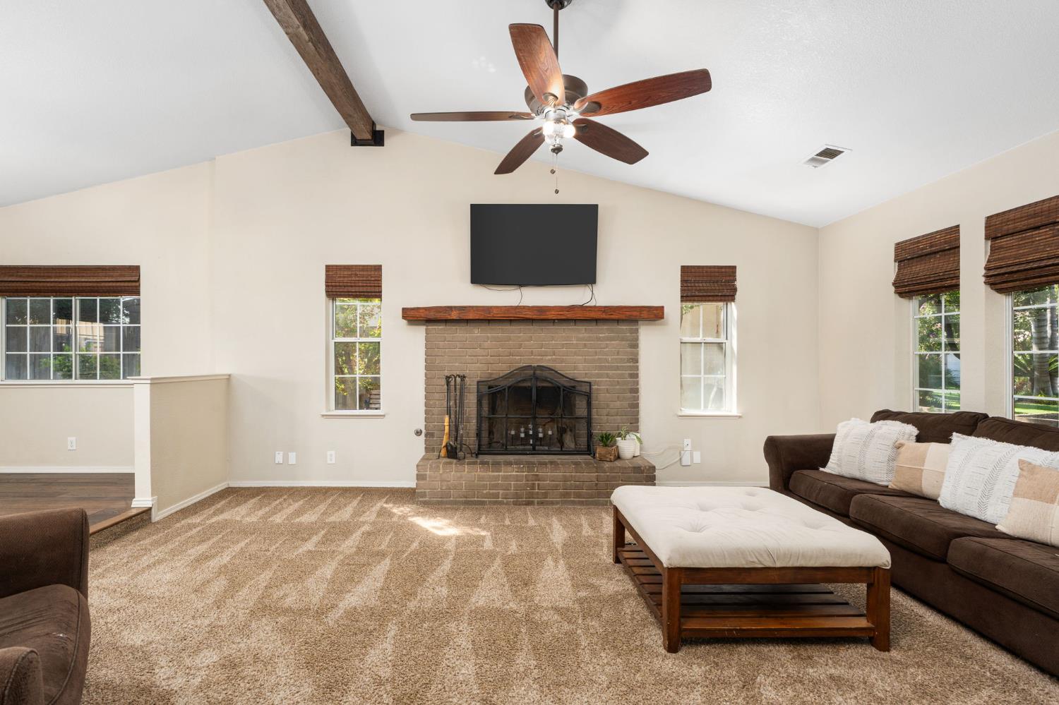 2481 Skansen St, Kingsburg, CA 93631