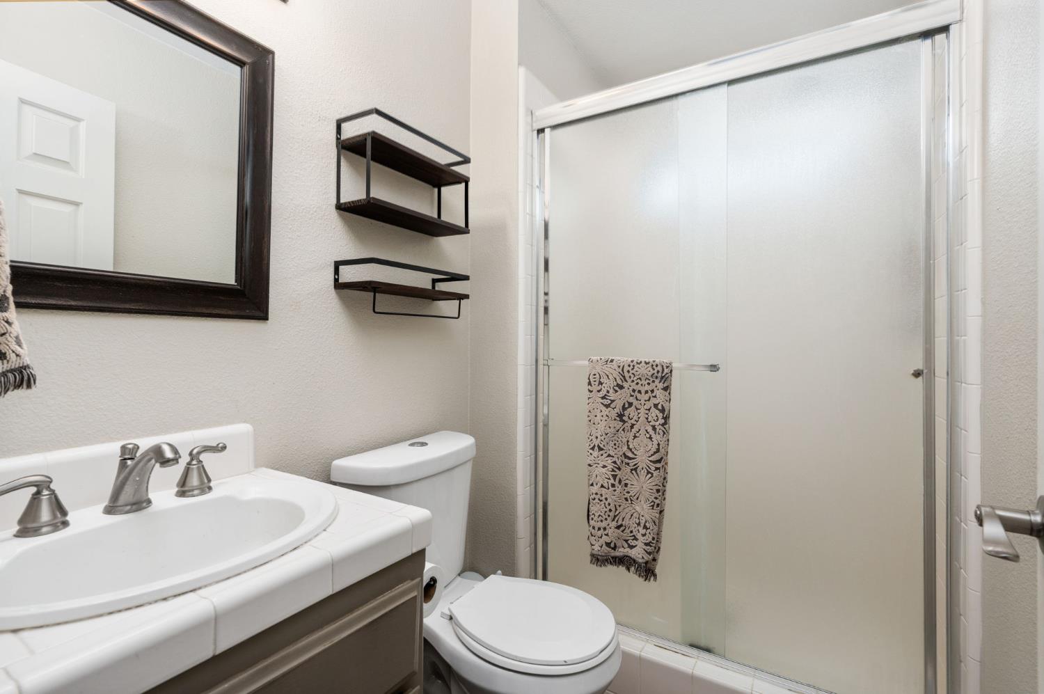 2481 Skansen St, Kingsburg, CA 93631