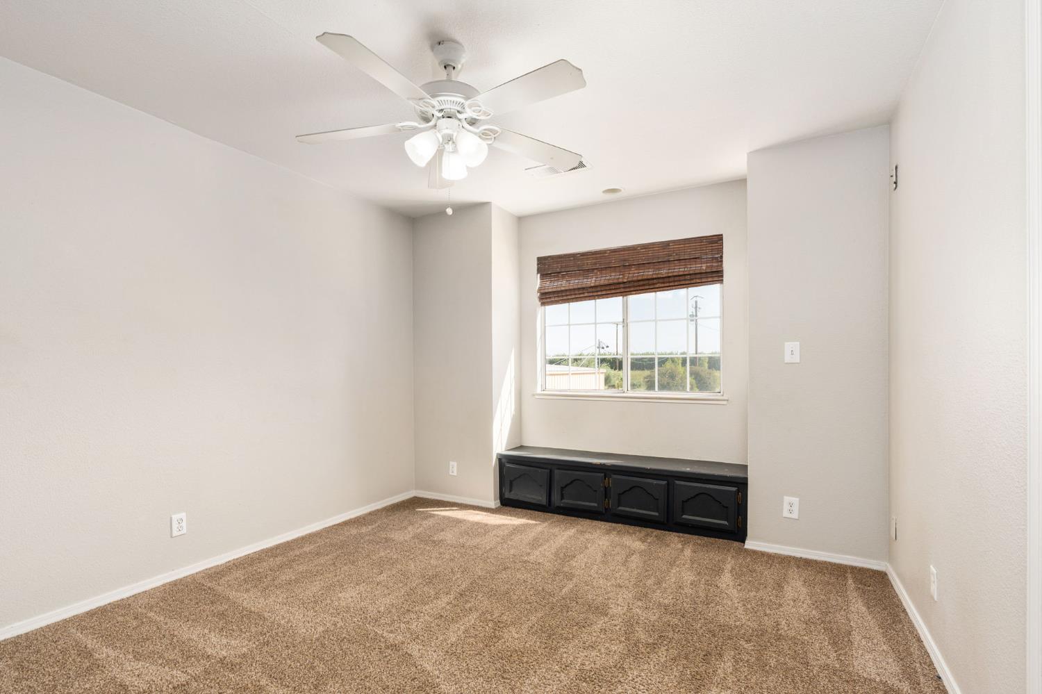 2481 Skansen St, Kingsburg, CA 93631