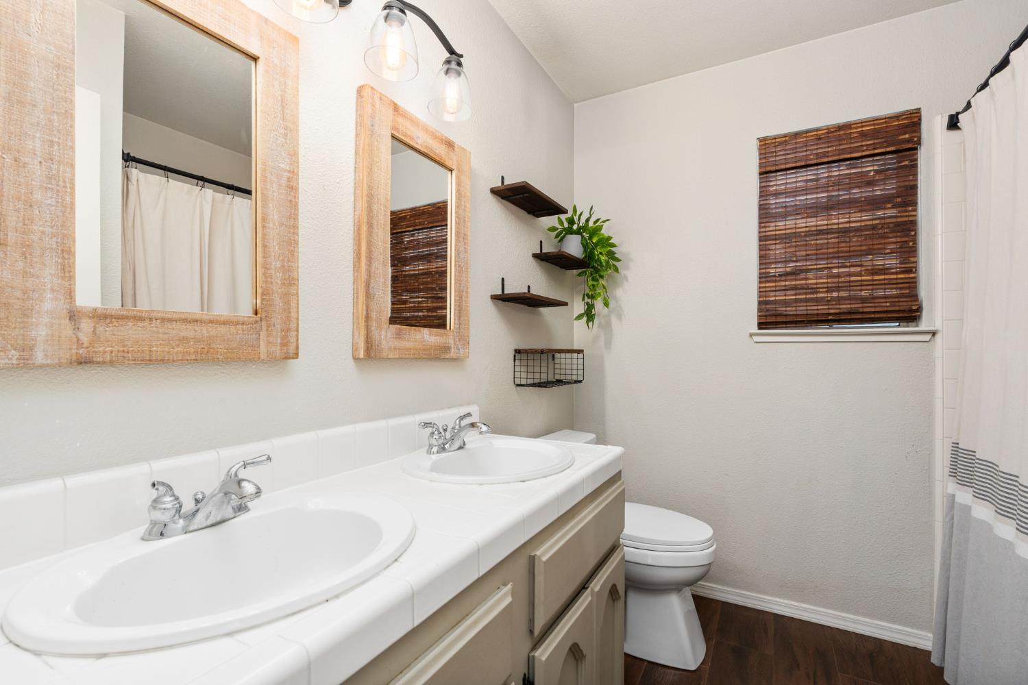 2481 Skansen St, Kingsburg, CA 93631