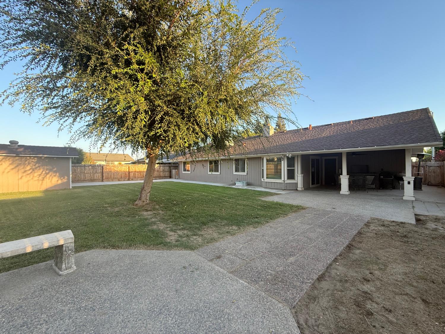 2501 Carolyn St, Kingsburg, CA 93631