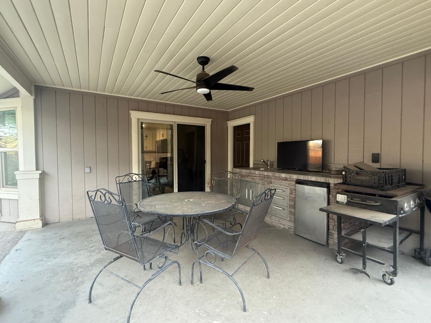 2501 Carolyn St, Kingsburg, CA 93631