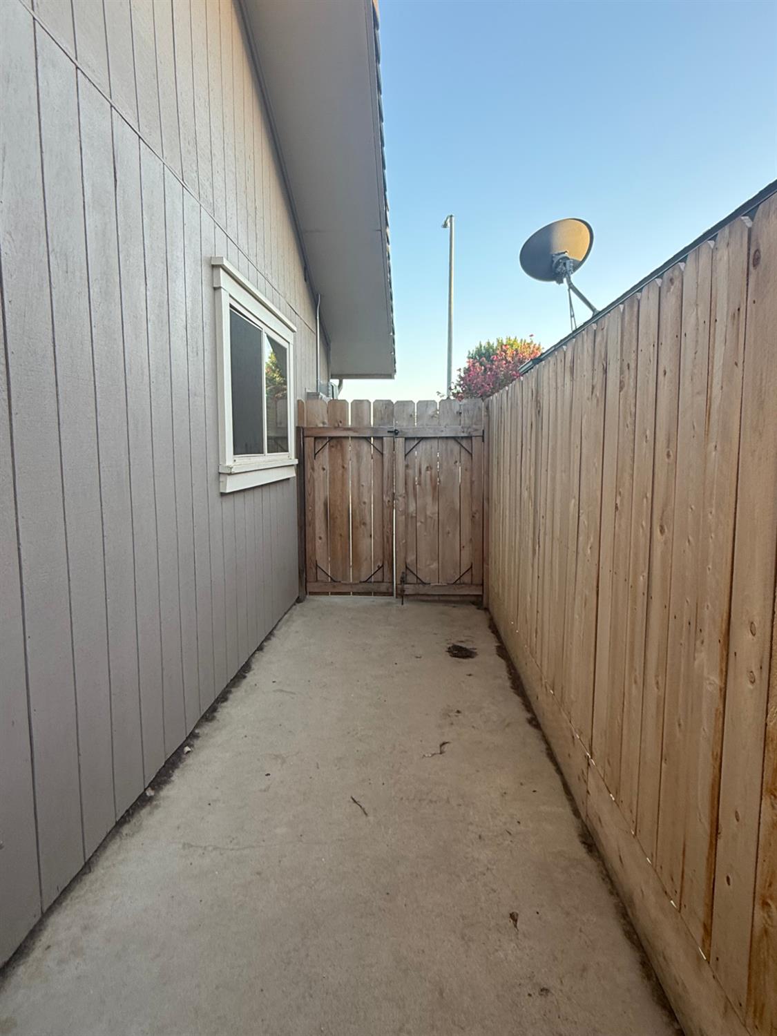 2501 Carolyn St, Kingsburg, CA 93631