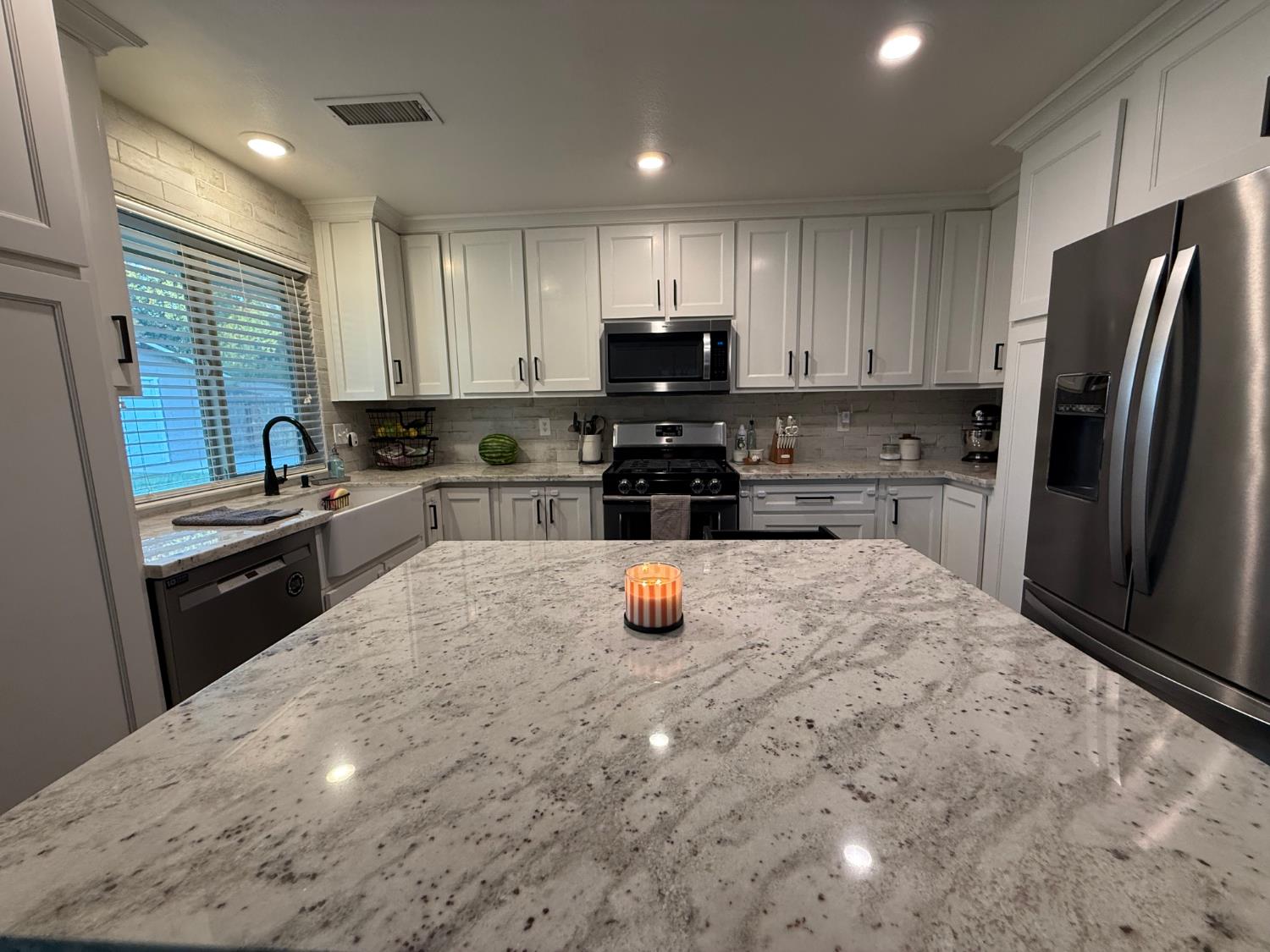 2501 Carolyn St, Kingsburg, CA 93631