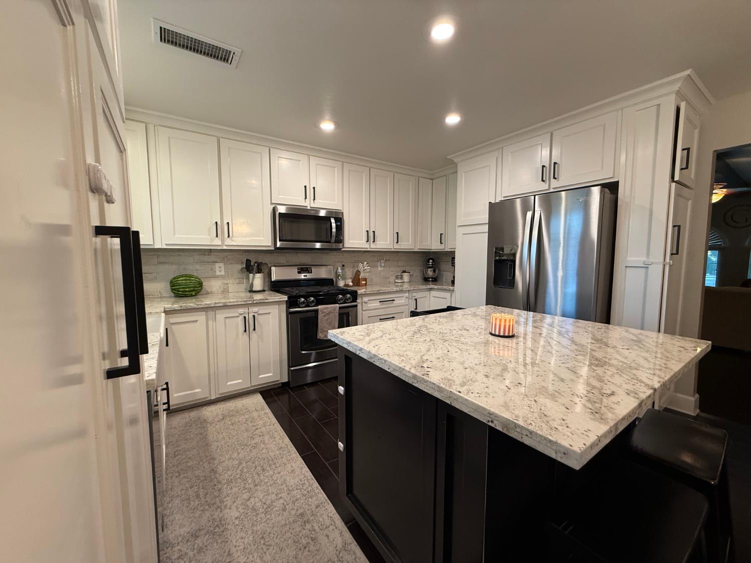 2501 Carolyn St, Kingsburg, CA 93631