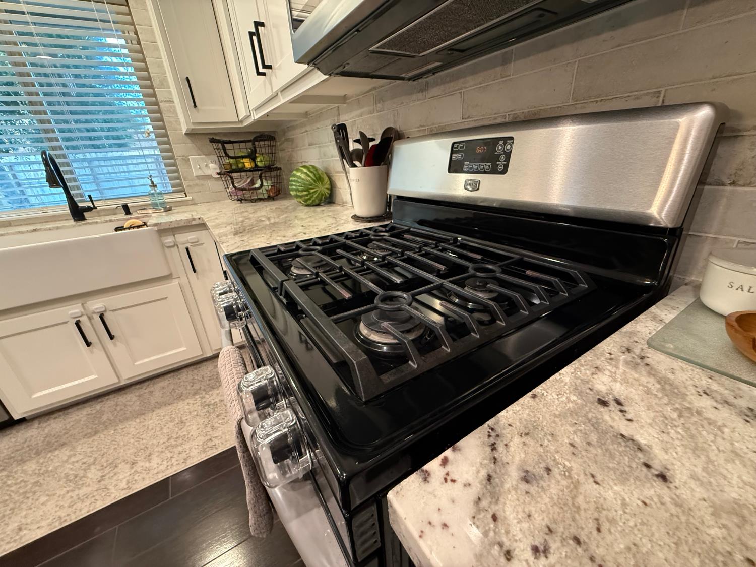 2501 Carolyn St, Kingsburg, CA 93631