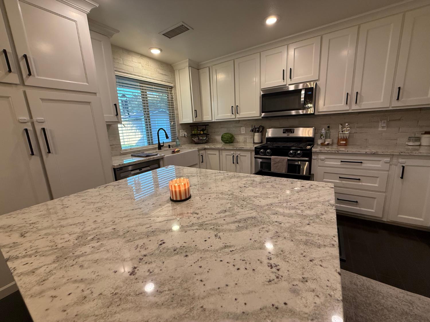2501 Carolyn St, Kingsburg, CA 93631