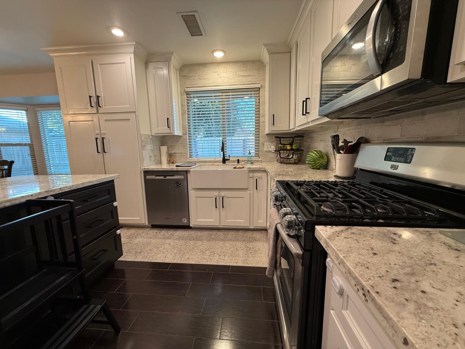 2501 Carolyn St, Kingsburg, CA 93631