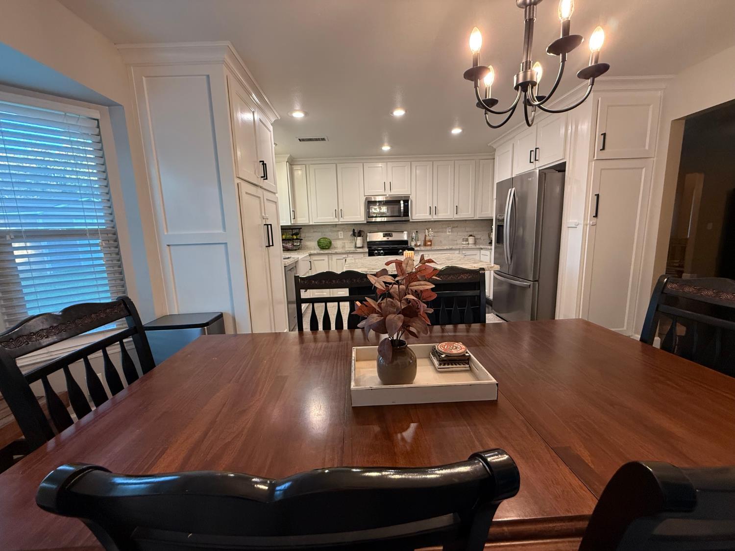 2501 Carolyn St, Kingsburg, CA 93631