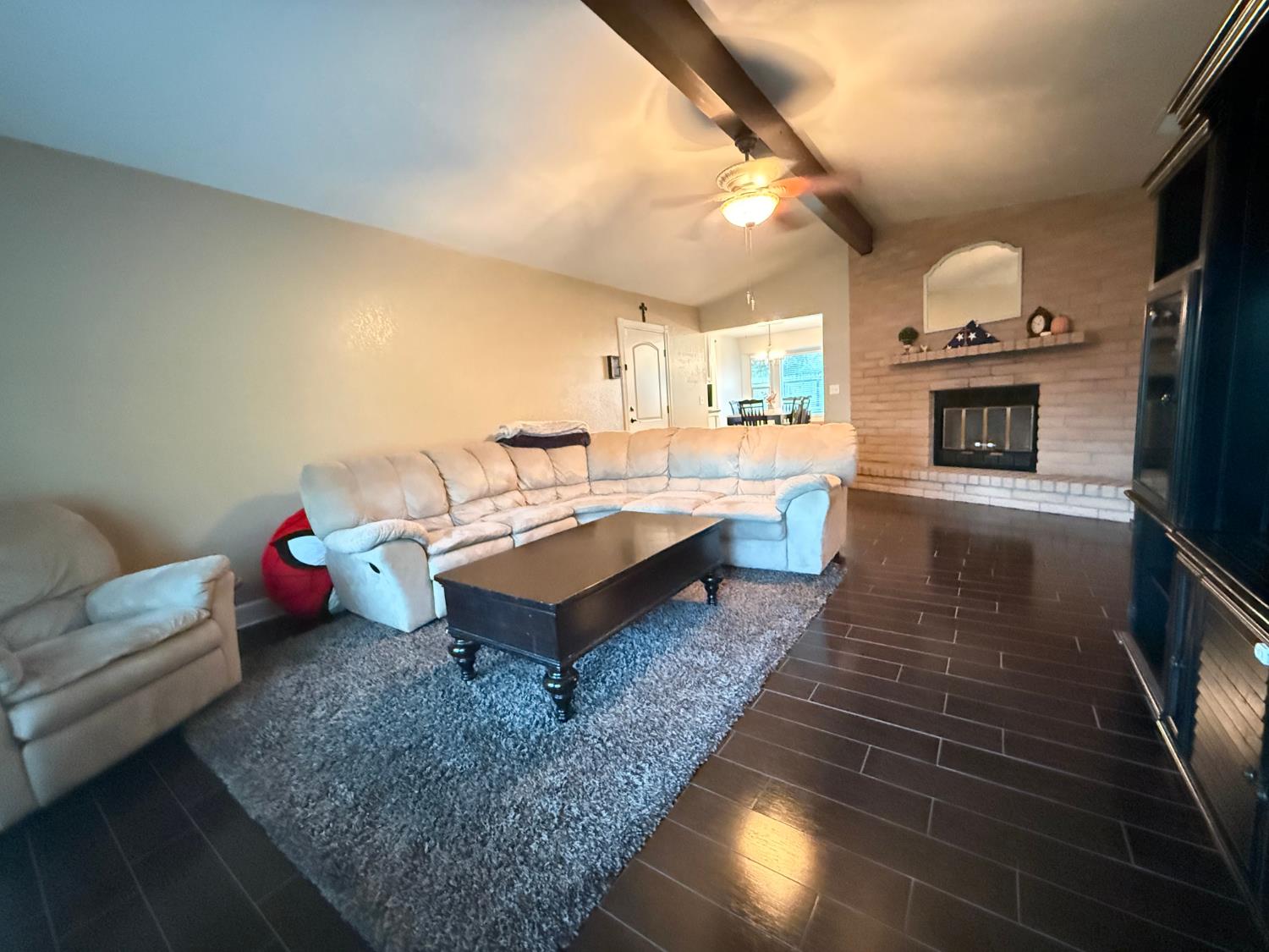 2501 Carolyn St, Kingsburg, CA 93631
