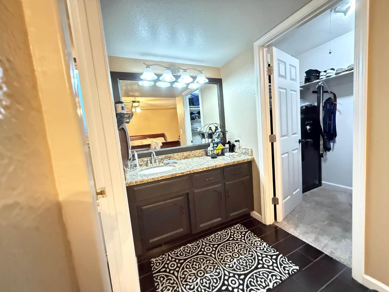 2501 Carolyn St, Kingsburg, CA 93631