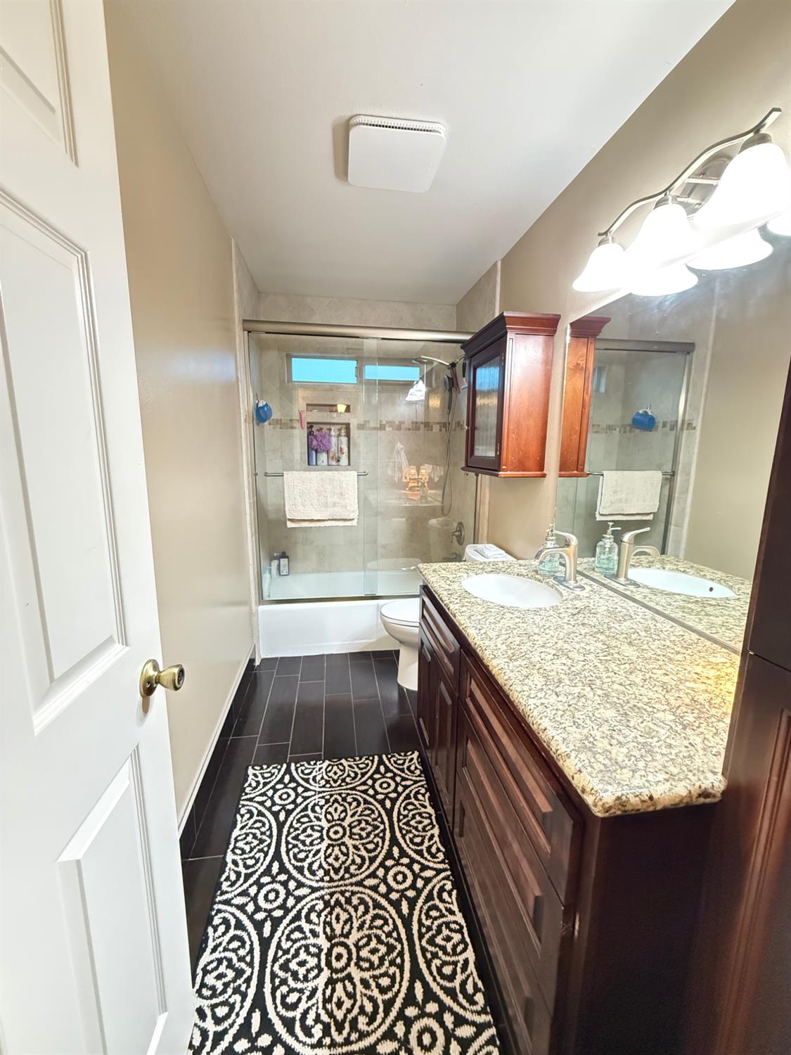 2501 Carolyn St, Kingsburg, CA 93631